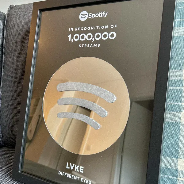 Custom award frame unboxing